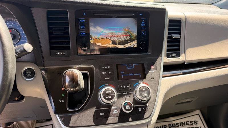 Used 2015 Toyota Sienna XLE image 11