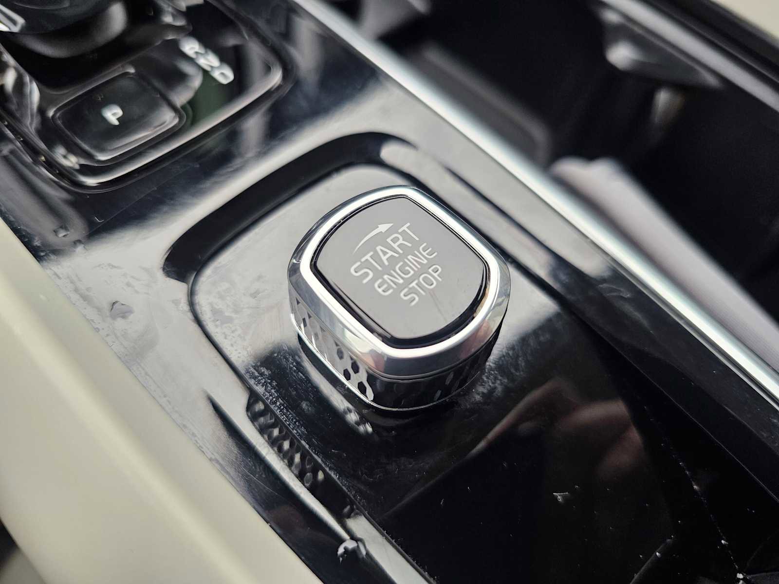 Certified 2023 Volvo XC60 T8 Ultimate w/ Climate Package image 40