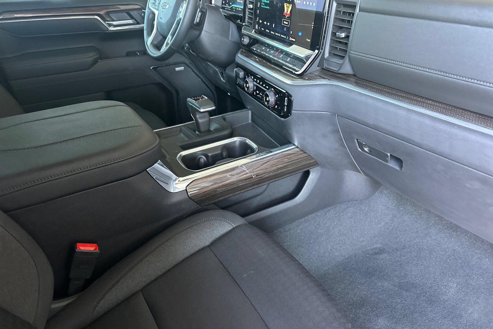 Used 2025 Chevrolet Silverado 1500 LT Trail Boss w/ Convenience Package II AWD/4WD image 19