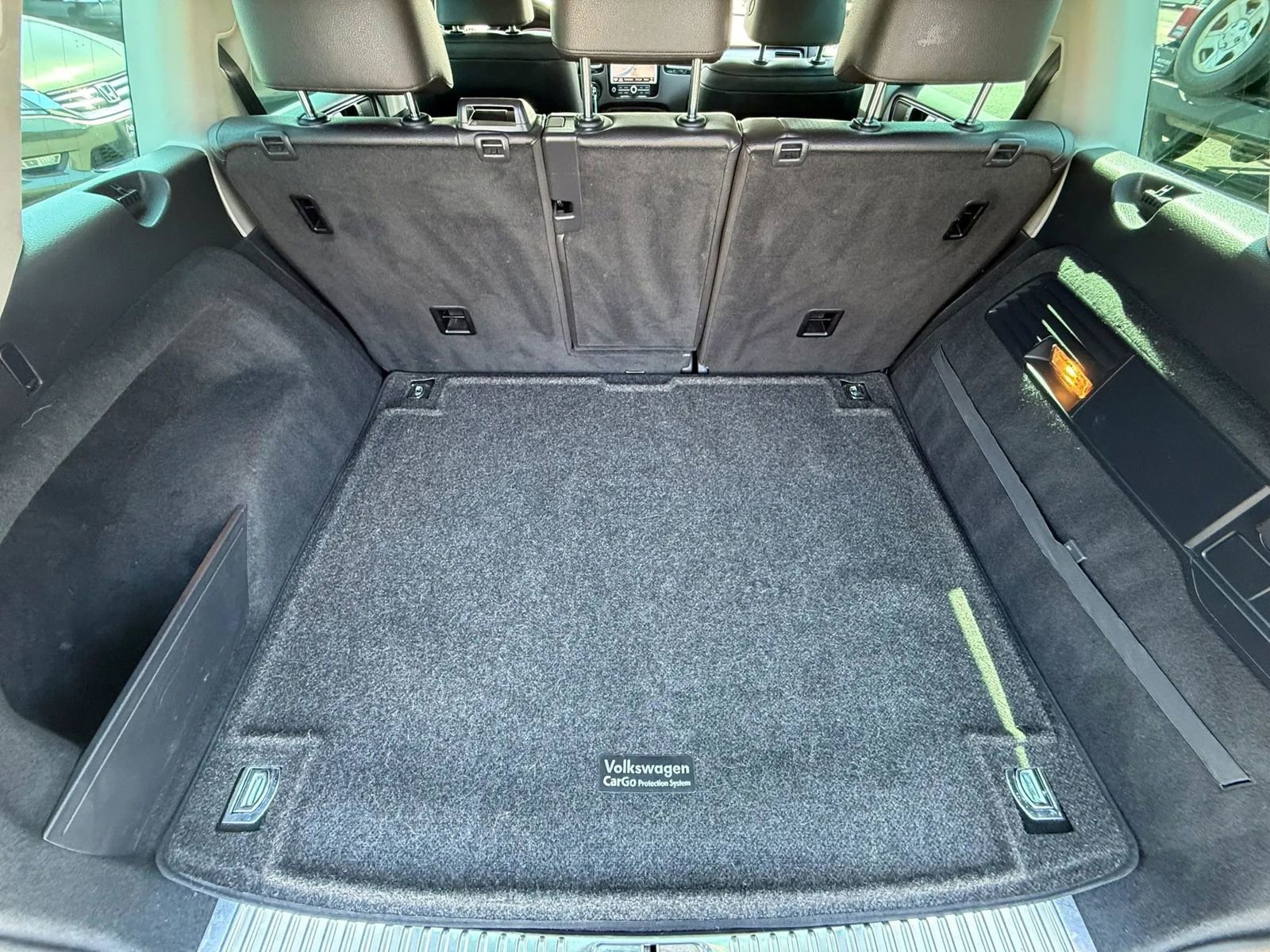 Used 2012 Volkswagen Touareg Sport image 10