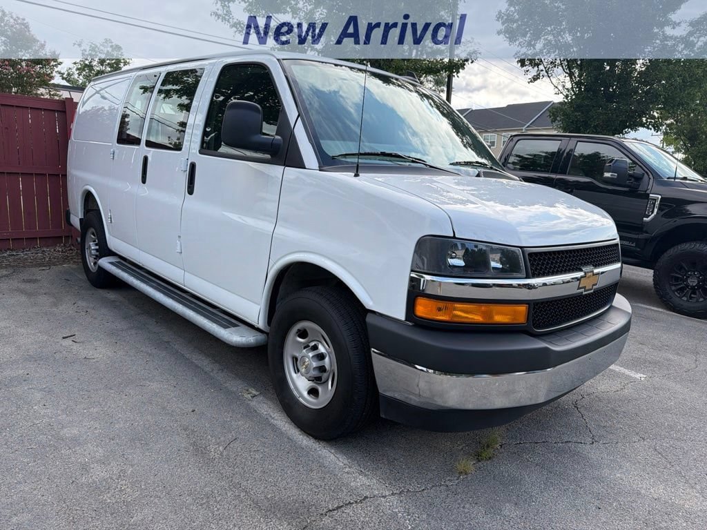 Used 2025 Chevrolet Express 2500 w/ Driver Convenience Package RWD video 2