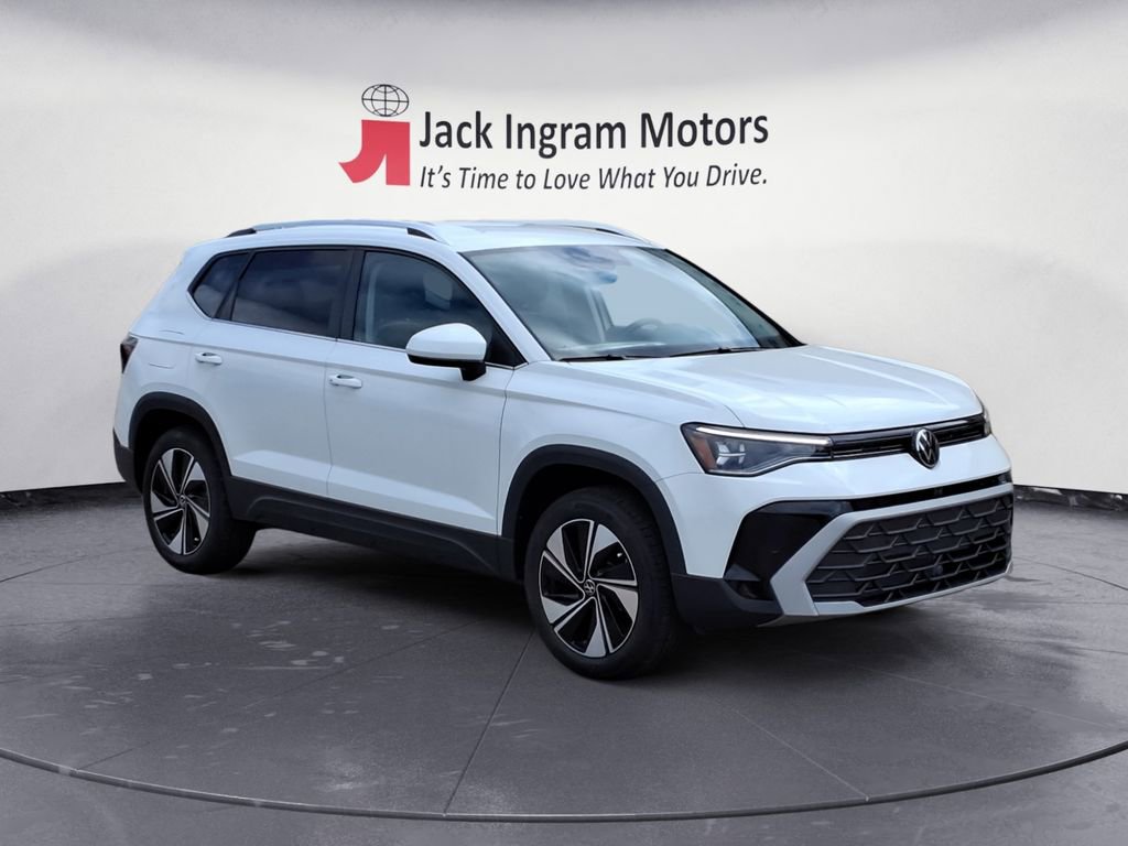 Certified 2025 Volkswagen Taos SE image 7