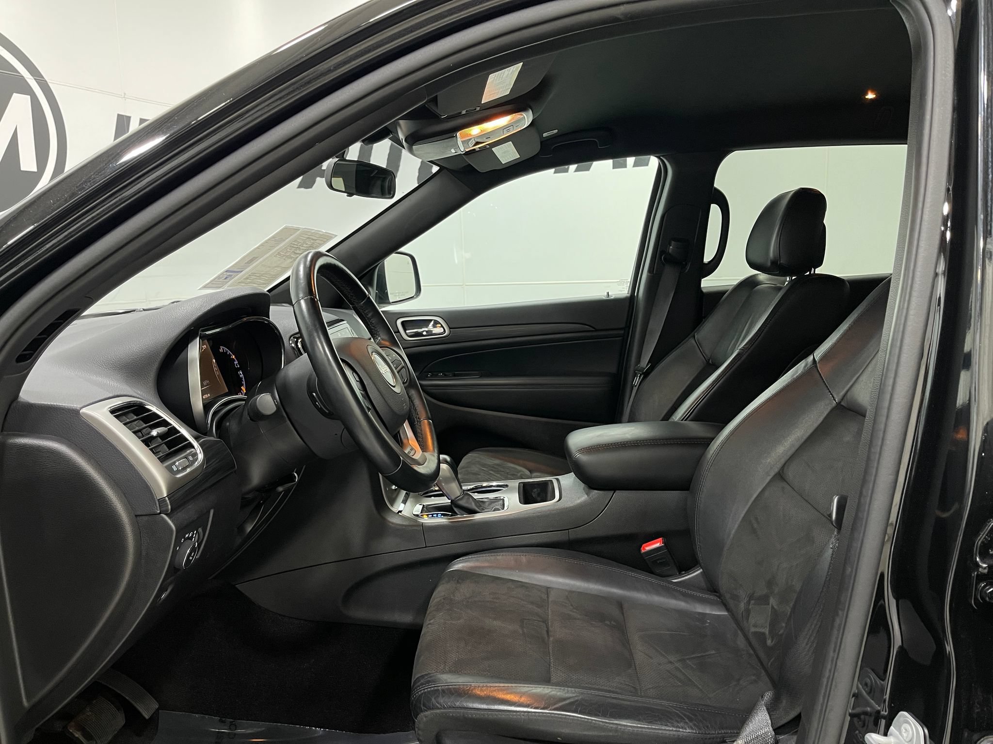 Used 2021 Jeep Grand Cherokee Laredo X AWD/4WD image 12