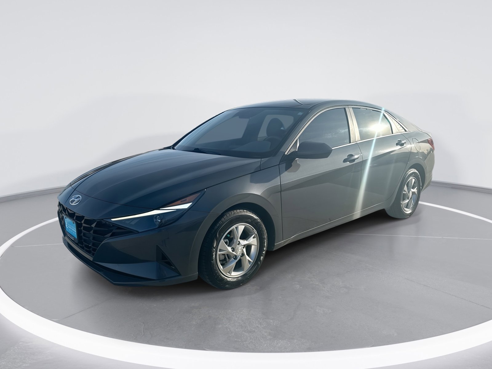 Used 2023 Hyundai Elantra SE image 1