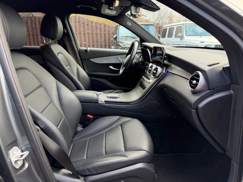 Used 2021 Mercedes-Benz GLC 300 4MATIC image 27