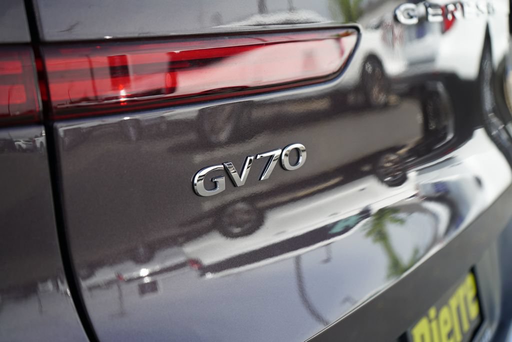 Used 2022 Genesis GV70 2.5T w/ Advanced Package AWD/4WD image 31