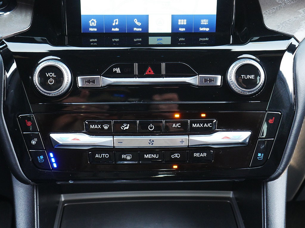 Used 2024 Ford Explorer Platinum w/ Technology Package AWD/4WD image 24