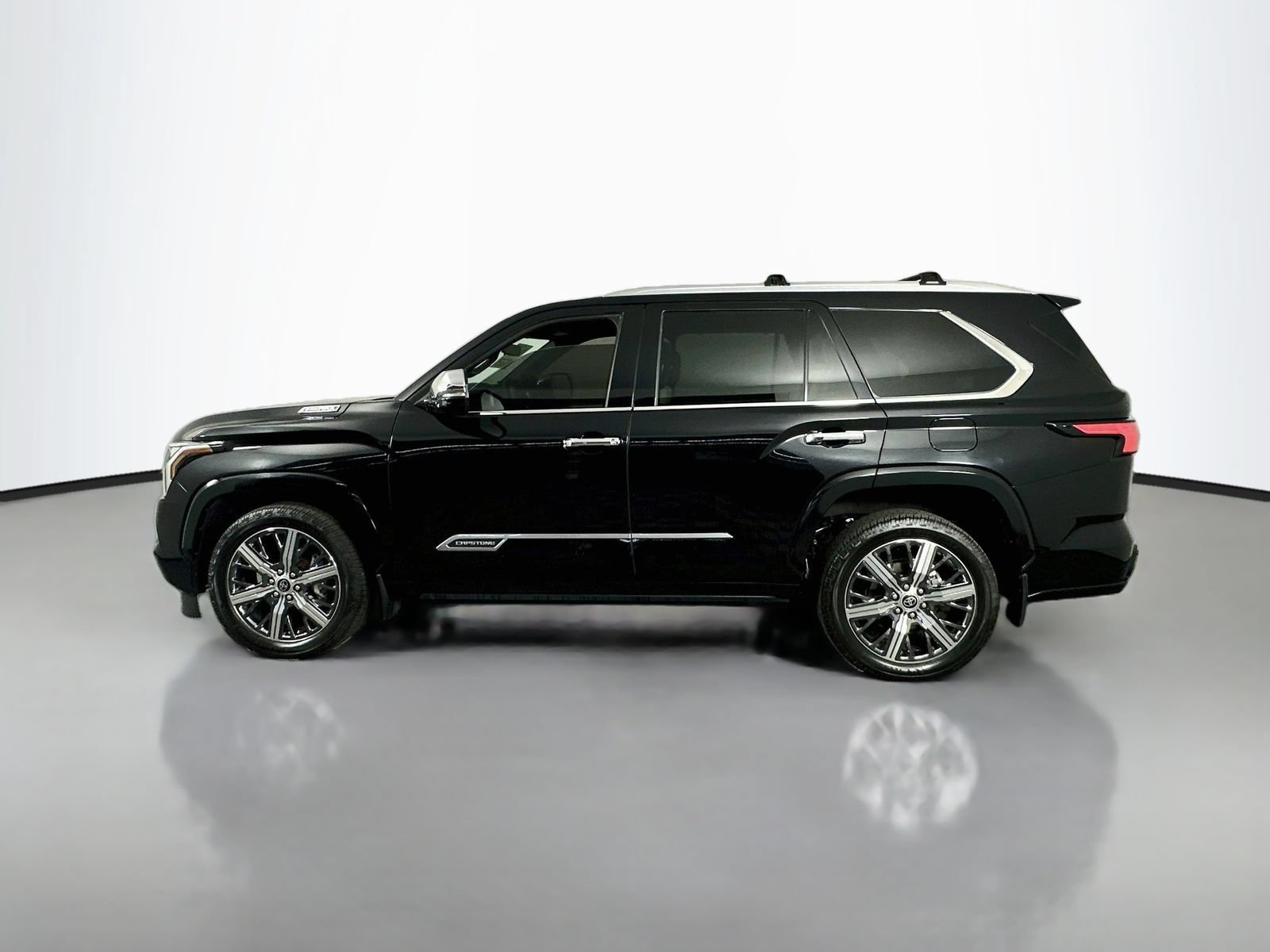 Certified 2023 Toyota Sequoia Capstone AWD/4WD image 4