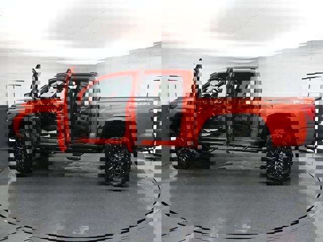 Used 2017 Toyota Tacoma TRD Off-Road w/ Tow Package (A/T) image 32