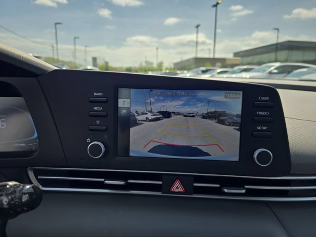 Used 2025 Hyundai Elantra SE FWD image 17