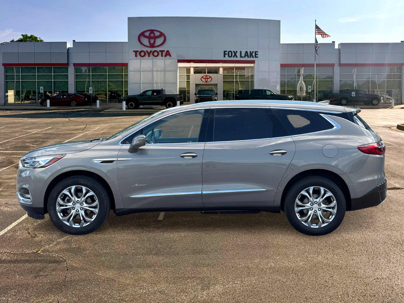 Used 2019 Buick Enclave Avenir w/ Avenir Technology Package AWD/4WD image 2