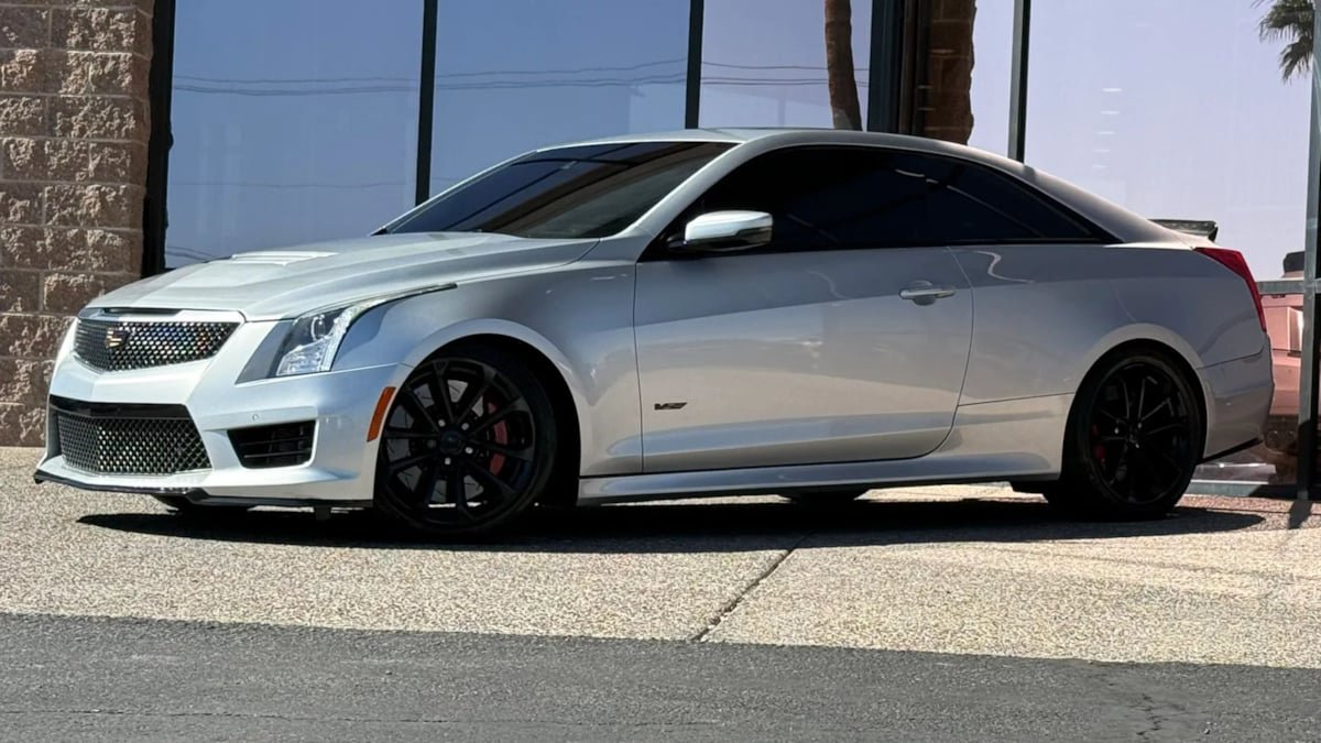 Used 2016 Cadillac ATS V w/ Luxury Package RWD image 3