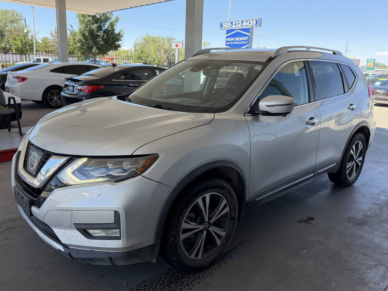 Used 2017 Nissan Rogue SL w/ SL Premium Package AWD/4WD image 4