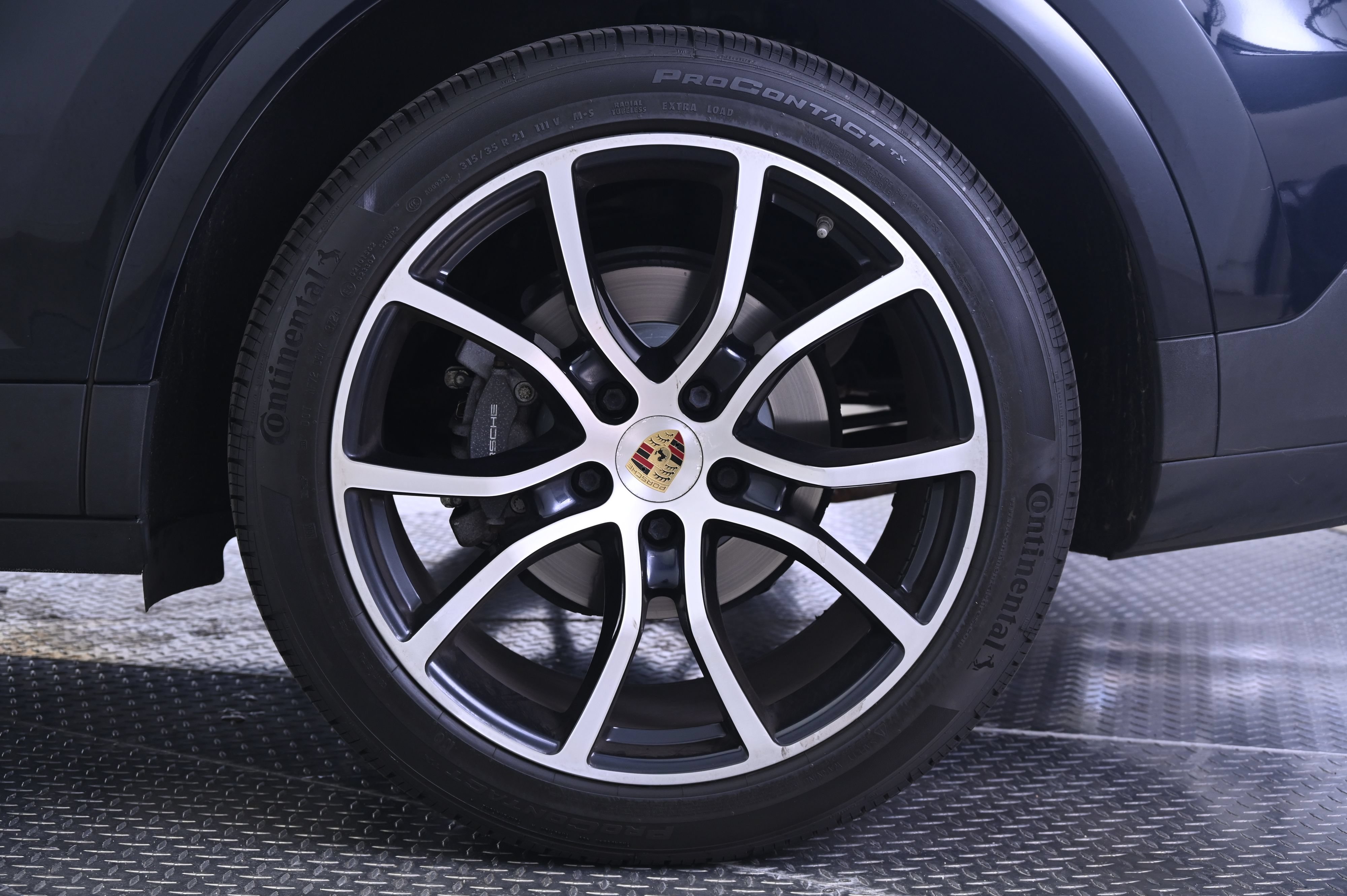 Certified 2020 Porsche Cayenne AWD/4WD image 12