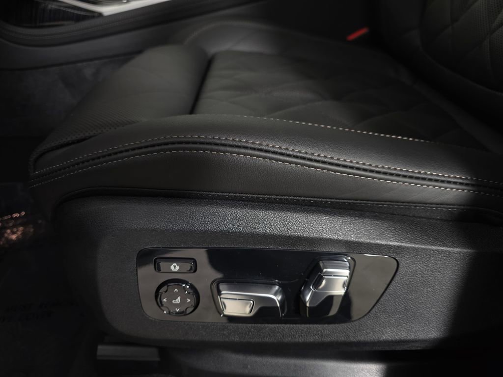 New 2026 BMW X7 xDrive40i w/ Executive Package image 30