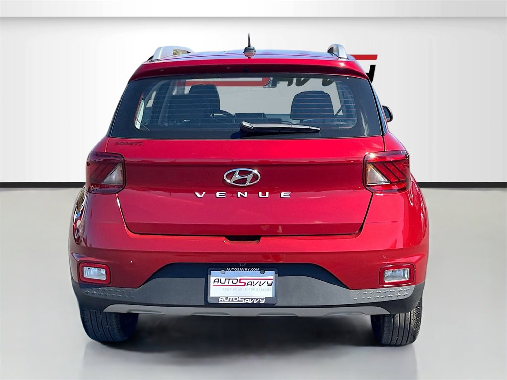 Used 2024 Hyundai Venue Limited image 6