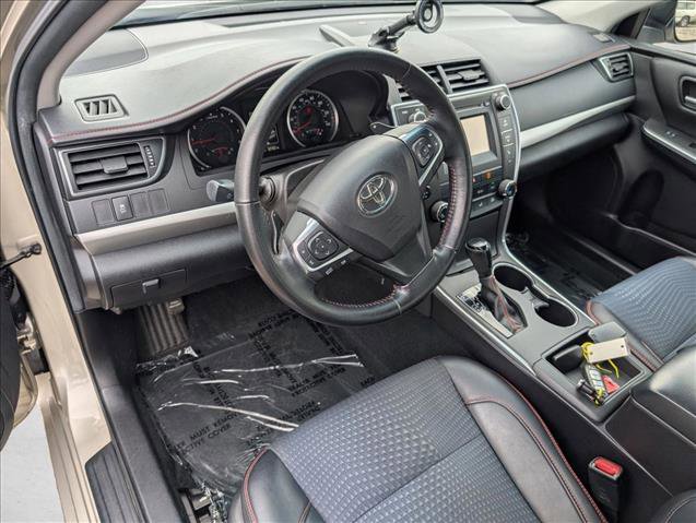 Used 2015 Toyota Camry SE w/ Moonroof Package image 10