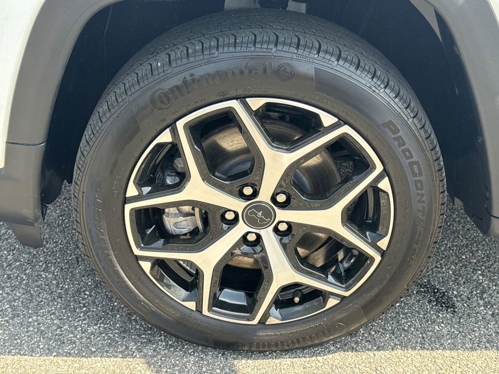 Used 2025 Jeep Compass Limited image 11