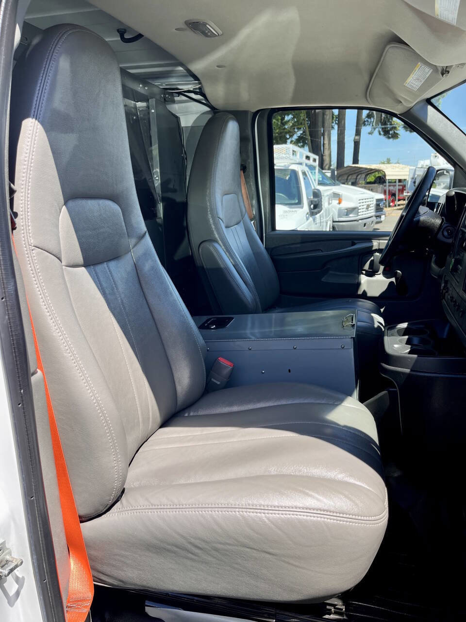Used 2013 Chevrolet Express 2500 RWD image 12