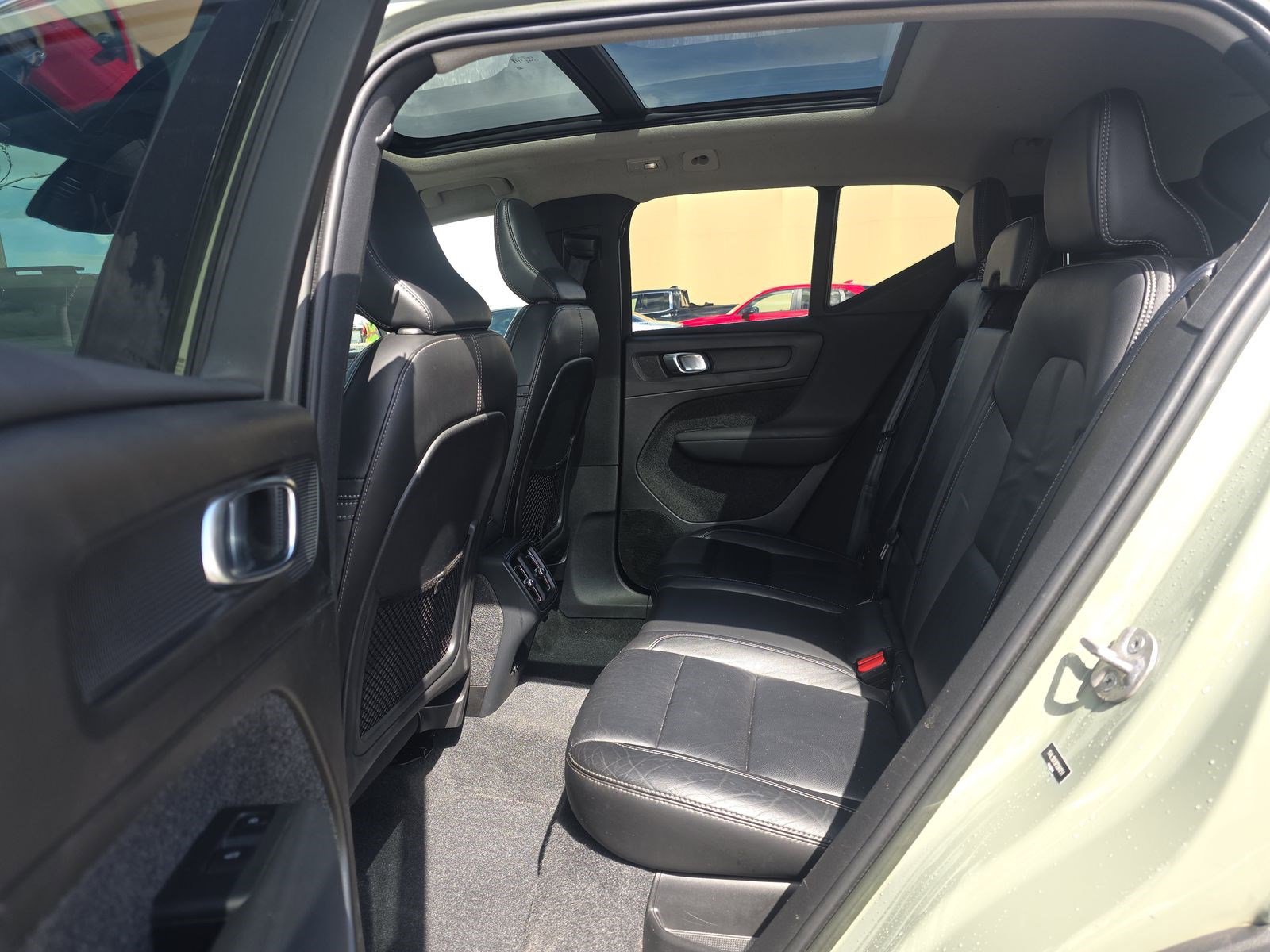 Used 2023 Volvo XC40 B5 Plus w/ Protection Package Premier AWD/4WD image 13