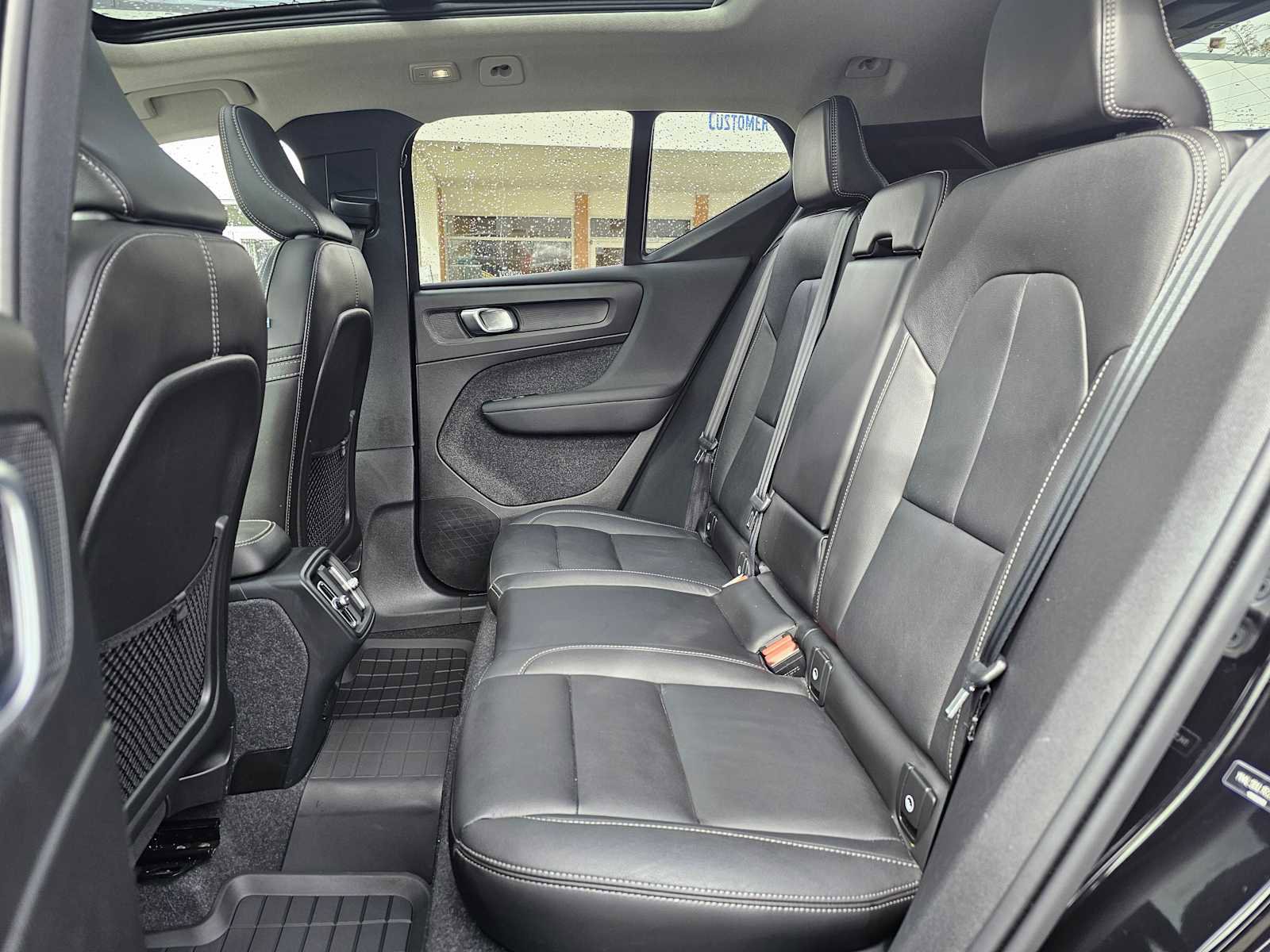 Certified 2024 Volvo XC40 B5 Plus w/ Climate Package image 18