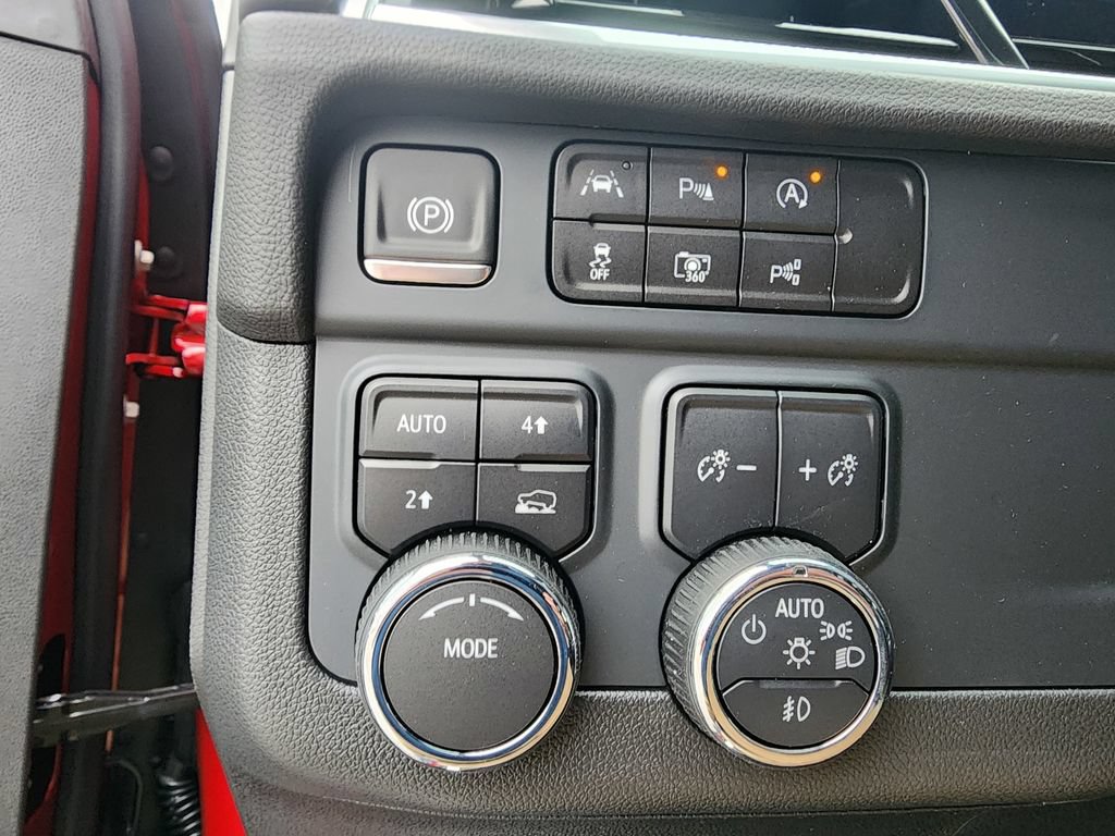New 2025 Chevrolet Suburban Premier AWD/4WD image 15