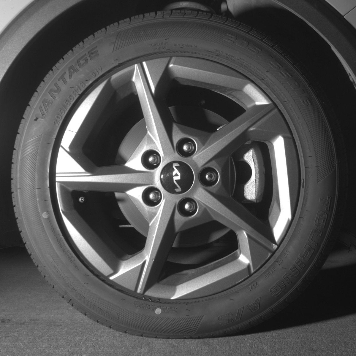 Used 2025 Kia K4 LXS image 13