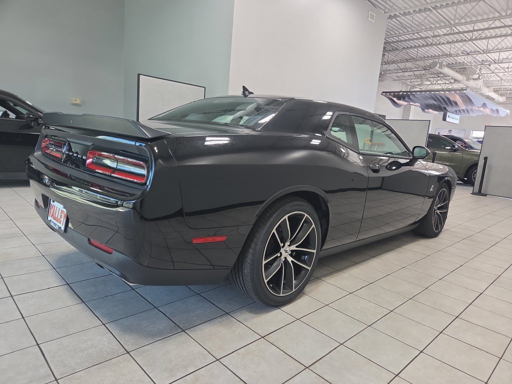 Used 2018 Dodge Challenger R/T Scat Pack w/ Driver Convenience Group RWD image 10