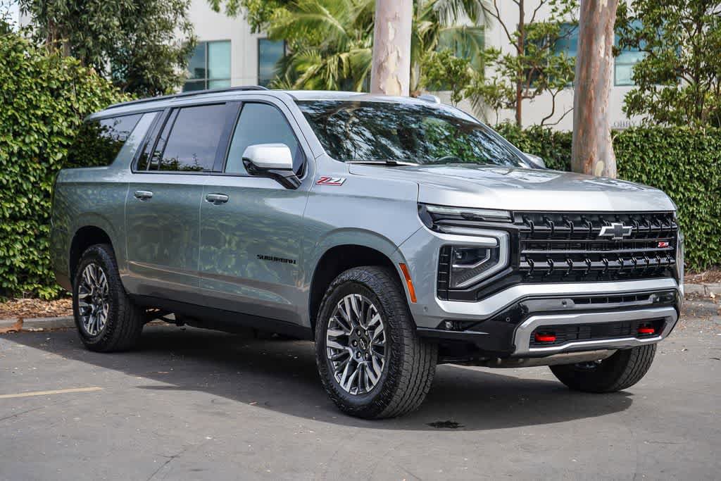 Used 2025 Chevrolet Suburban Z71 AWD/4WD image 3
