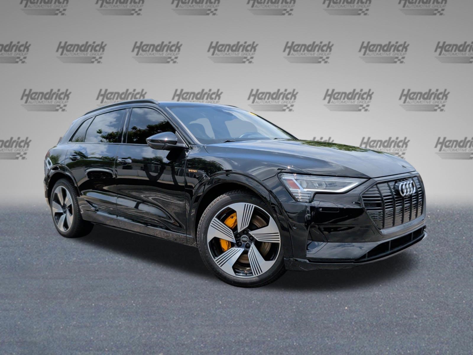 Used 2023 Audi e-tron Premium Plus w/ Premium Plus Package AWD/4WD image 2