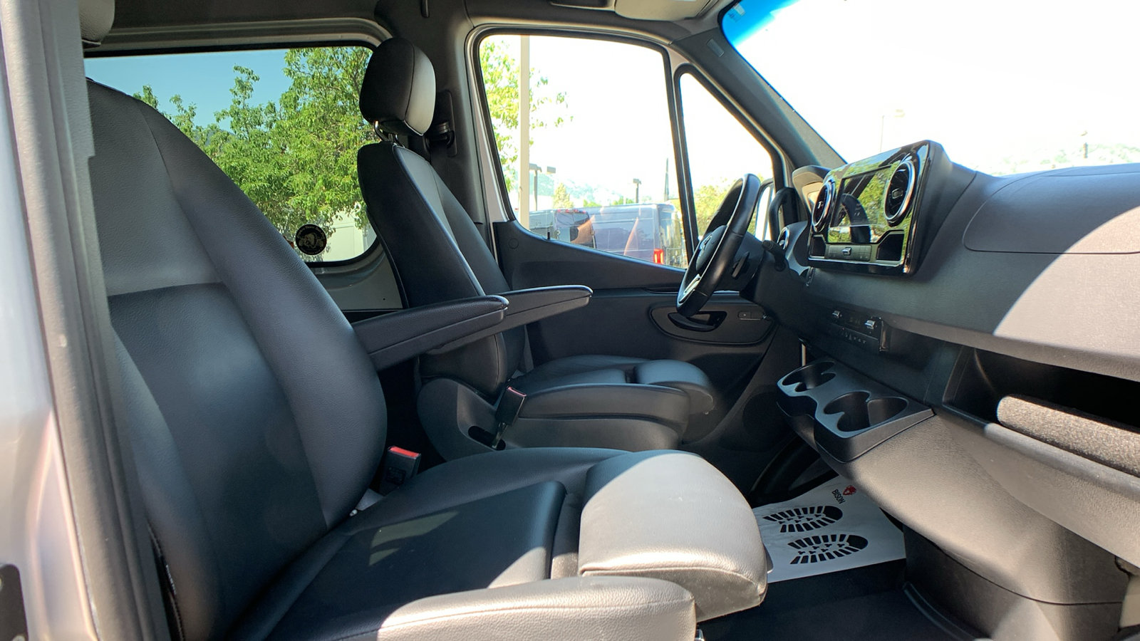 Used 2024 Mercedes-Benz Sprinter 2500 image 21