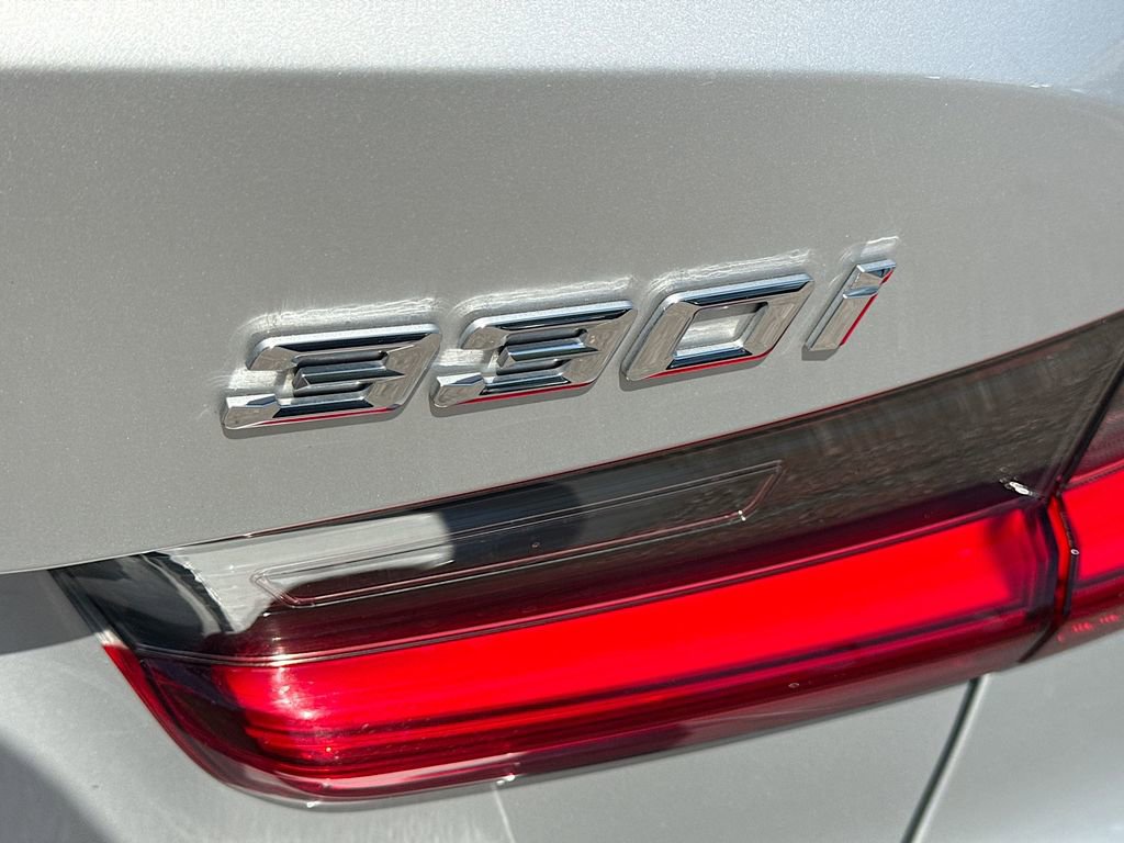 Used 2019 BMW 330i Sedan w/ Premium Package image 11