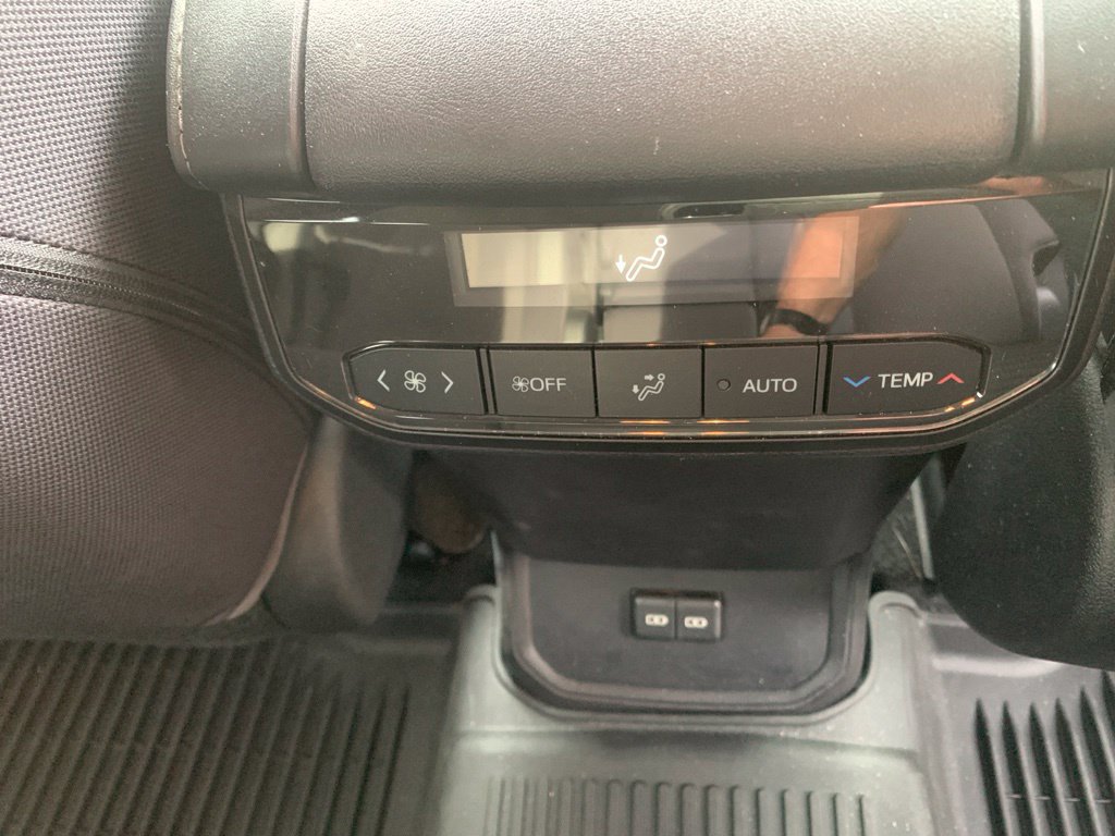 Used 2023 Toyota Highlander LE FWD image 29