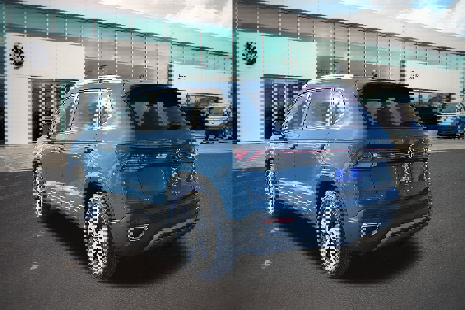 Used 2025 Volkswagen Taos SE image 7