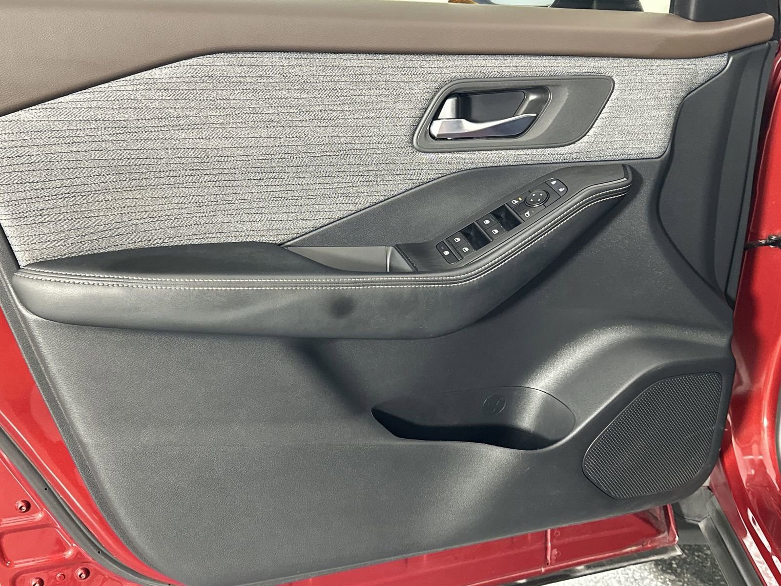 Certified 2023 Nissan Rogue SV image 33