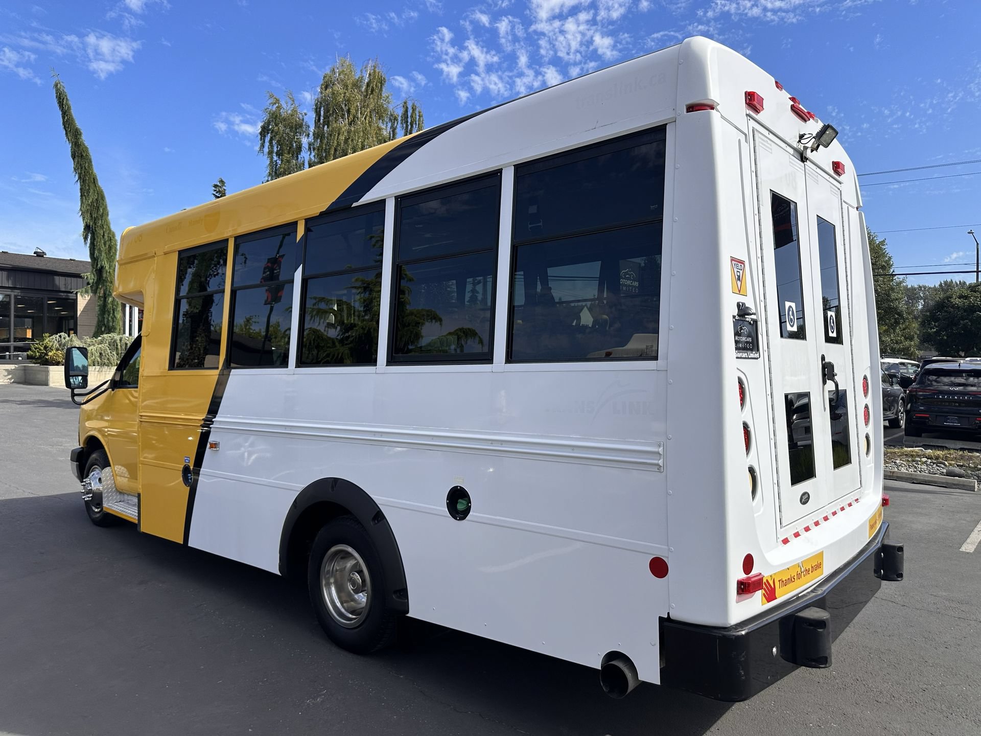 Used 2015 Chevrolet Express 4500 RWD image 15