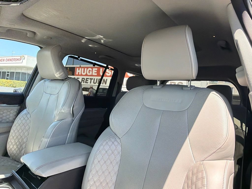 Used 2022 Jeep Grand Cherokee Summit w/ Advanced Protech Group IV AWD/4WD image 24