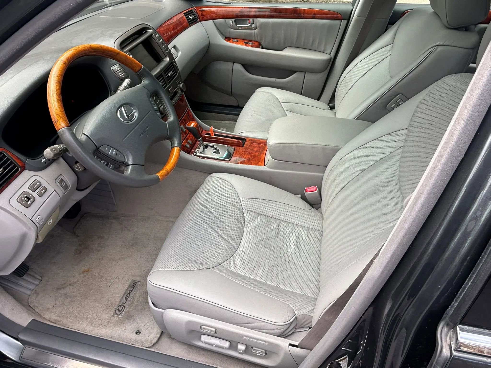 Used 2004 Lexus LS 430 RWD image 17