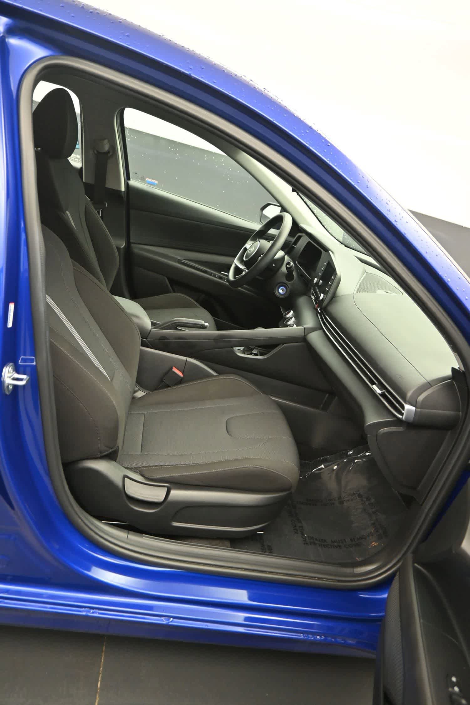Used 2024 Hyundai Elantra SE FWD image 11