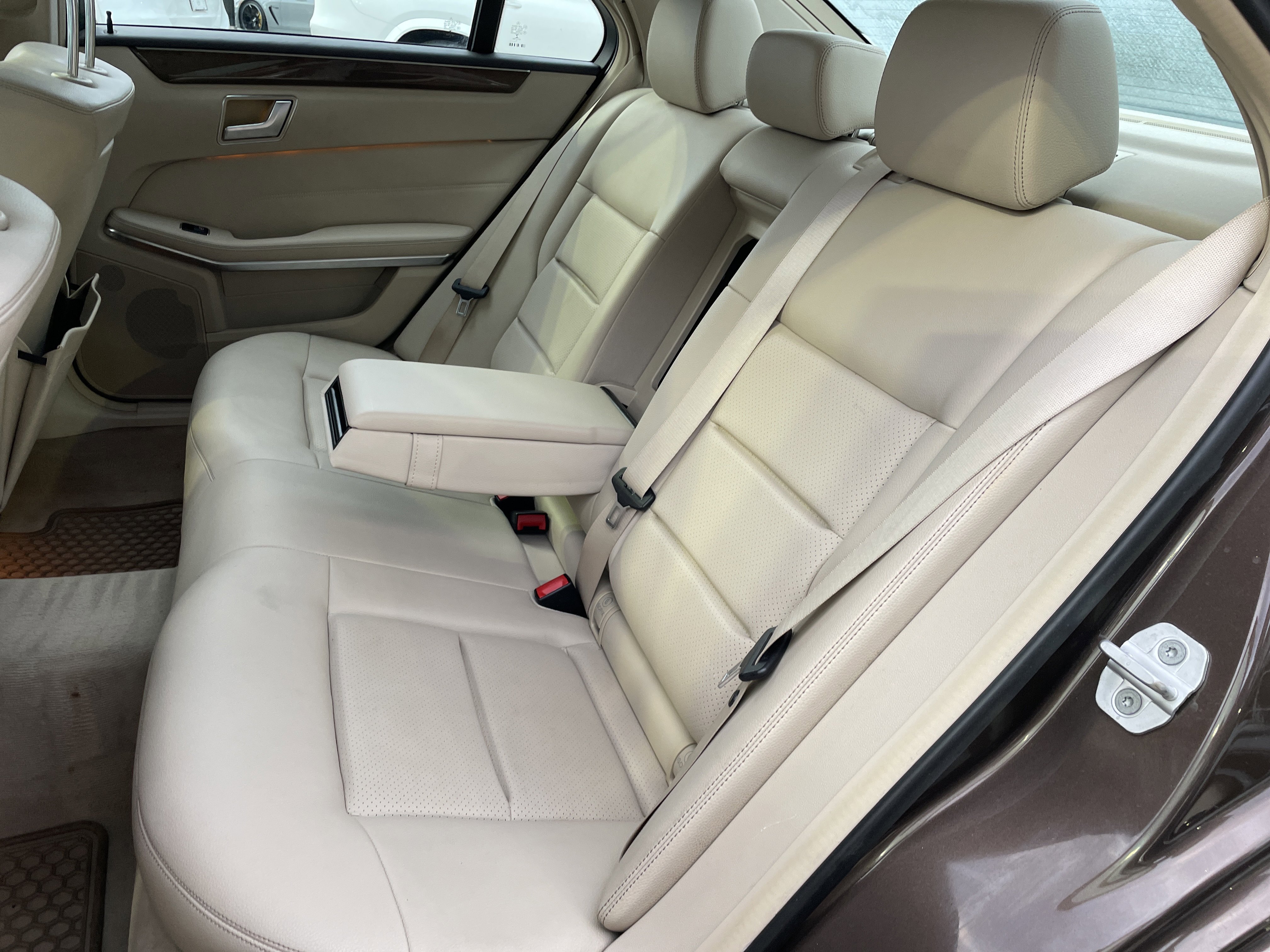 Used 2014 Mercedes-Benz E 250 BlueTEC Sedan image 40