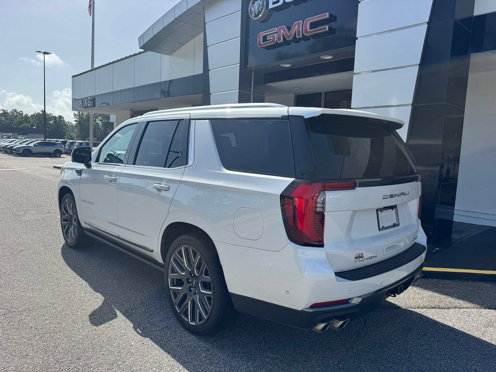 Certified 2025 GMC Yukon Denali Ultimate AWD/4WD image 5