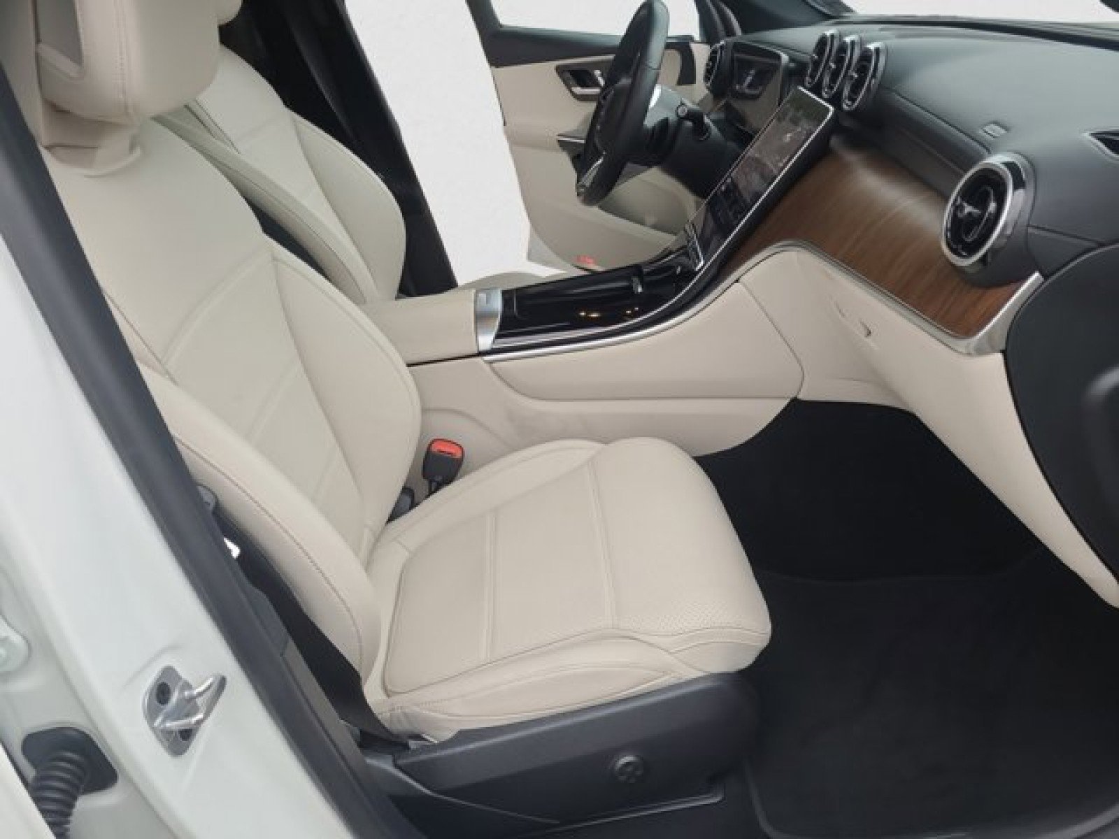 Used 2023 Mercedes-Benz GLC 300 4MATIC image 21