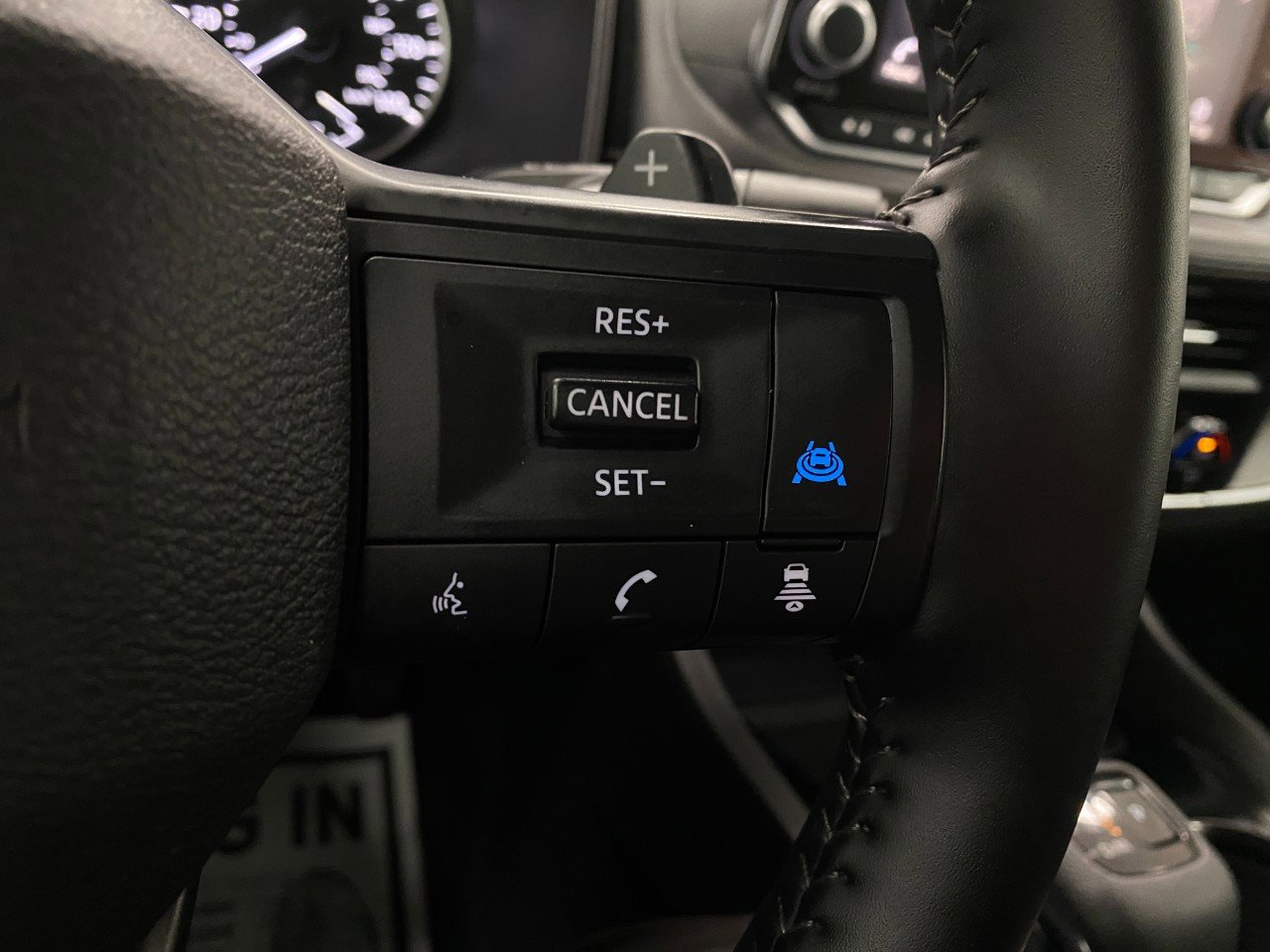 Used 2025 Nissan Rogue SV image 17