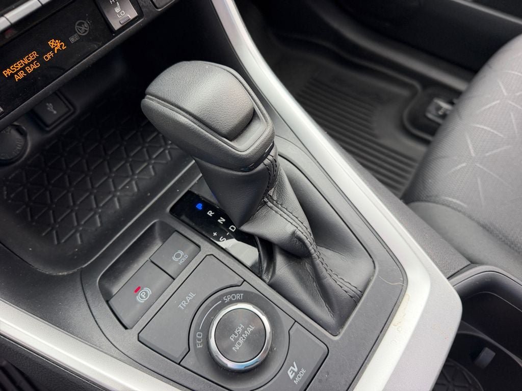 Used 2022 Toyota RAV4 XLE w/ Convenience Package AWD/4WD image 22
