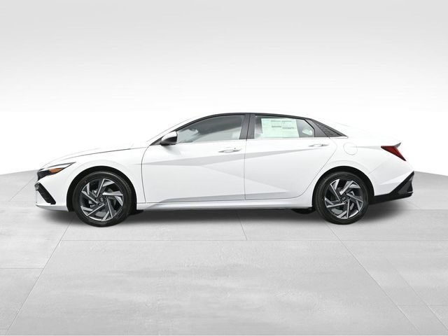 Used 2025 Hyundai Elantra SEL FWD image 34