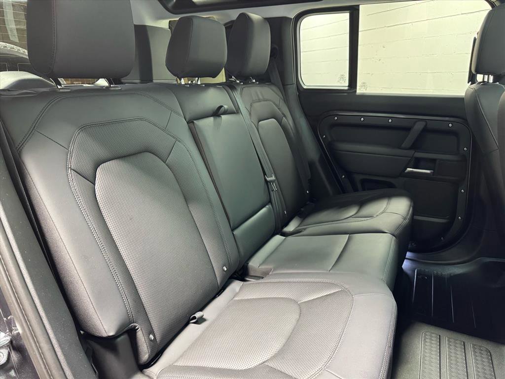 Used 2026 Land Rover Defender 110 S image 39
