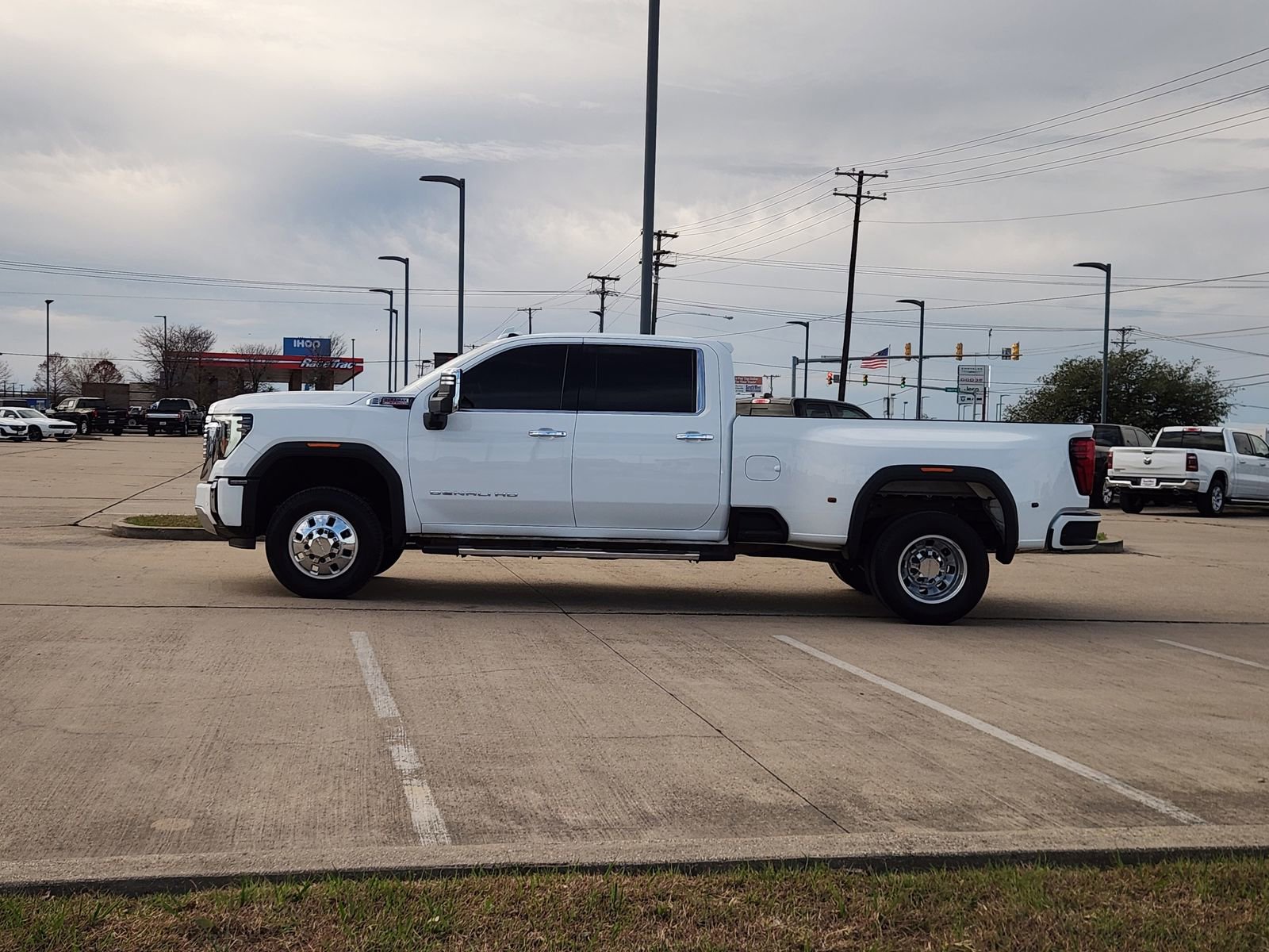Used 2024 GMC Sierra 3500 Denali w/ Denali Reserve Package image 3