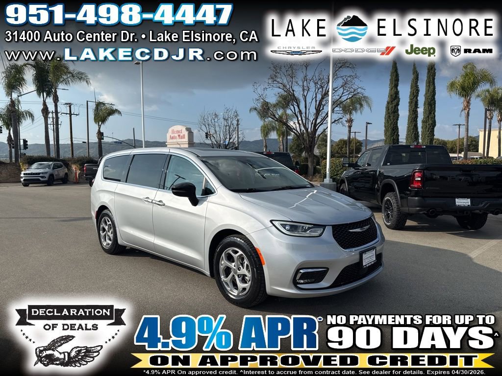 Used 2024 Chrysler Pacifica Limited image 1