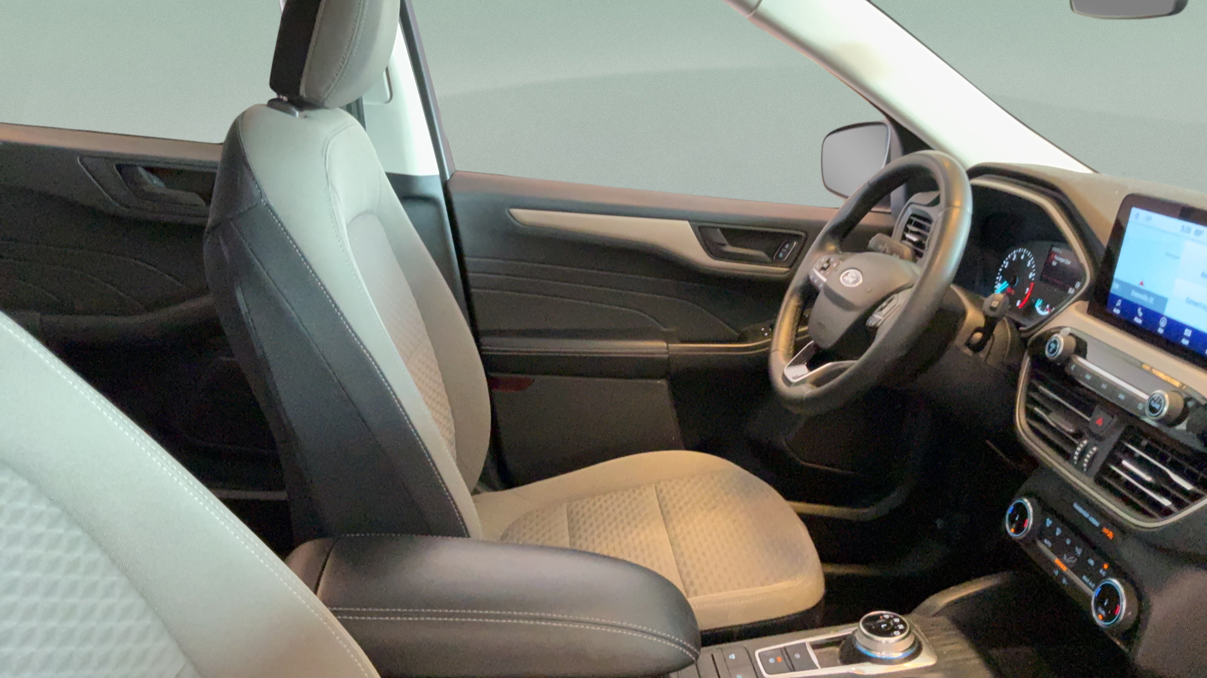 Used 2022 Ford Escape SE w/ SE Sport Appearance Package FWD image 31