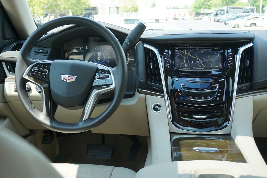 Used 2020 Cadillac Escalade Luxury AWD/4WD image 18